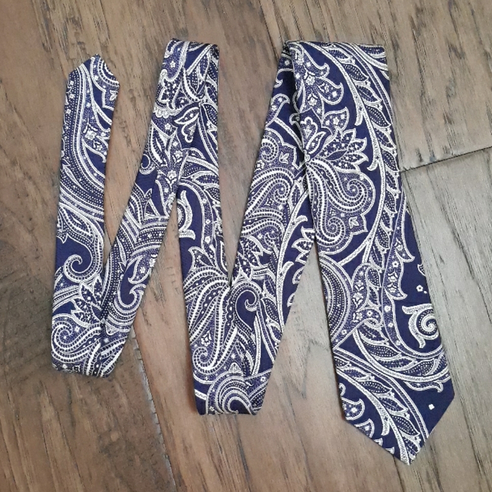 Ike Behar Paisley Silk Neck Tie. - Picture 4 of 4